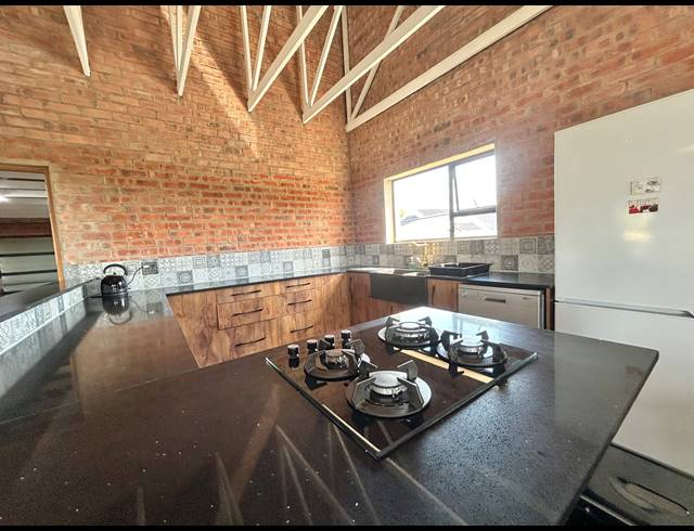 3 BEDROOM FREEHOLD FOR SALE IN PARADISE BEACH